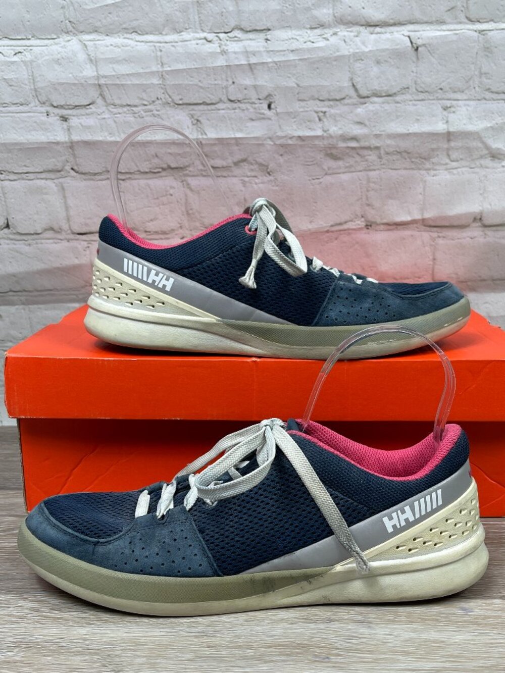 HELLY HANSON HH SUEDE WOMEN'S SNEAKERS SIZE 8